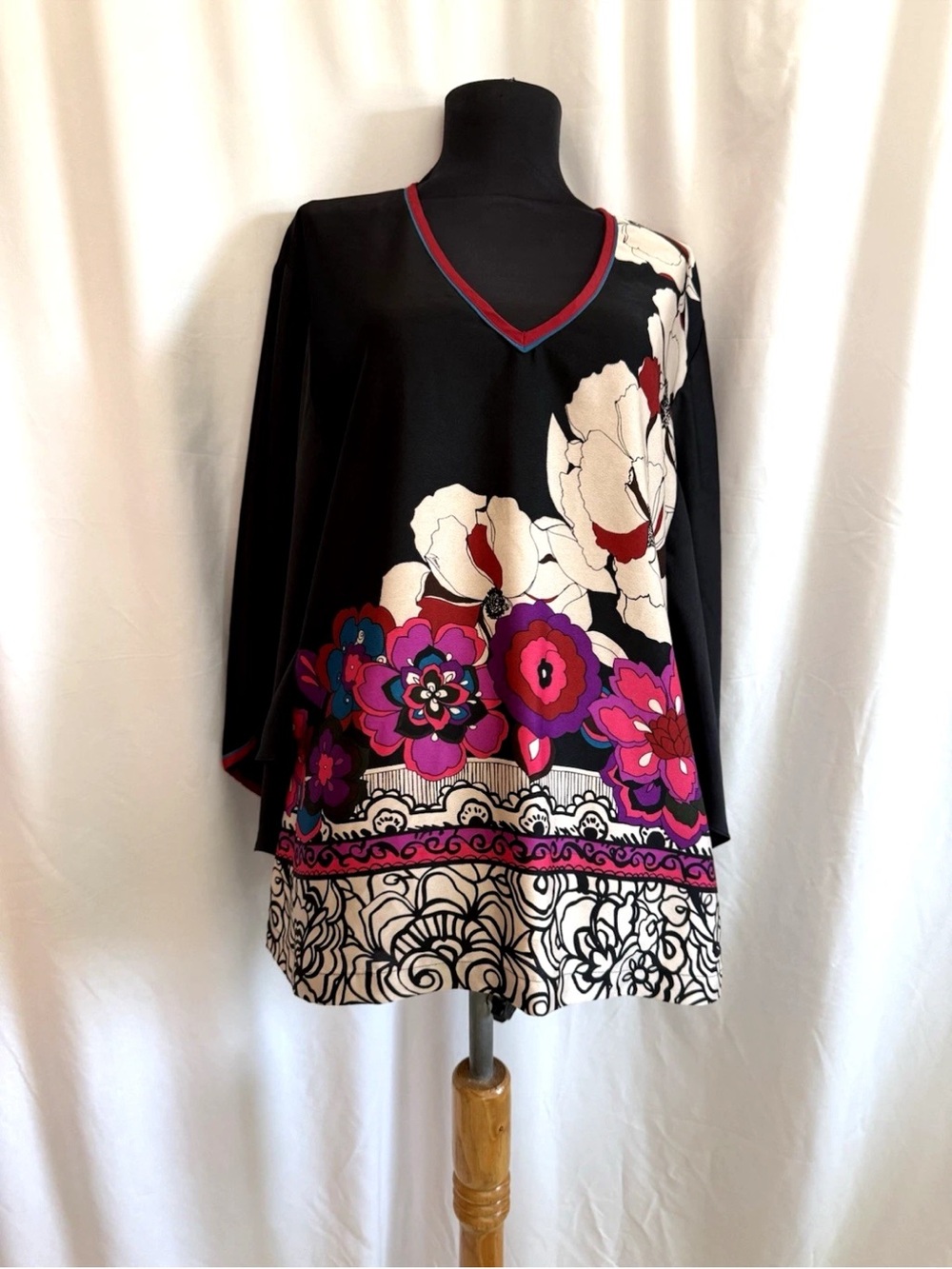 Trina Turk Black Floral Tunic Top - Size Large